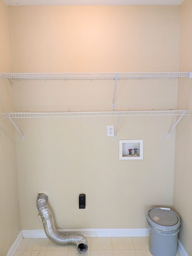 Building Photo - 407 Flowing Creek Dr