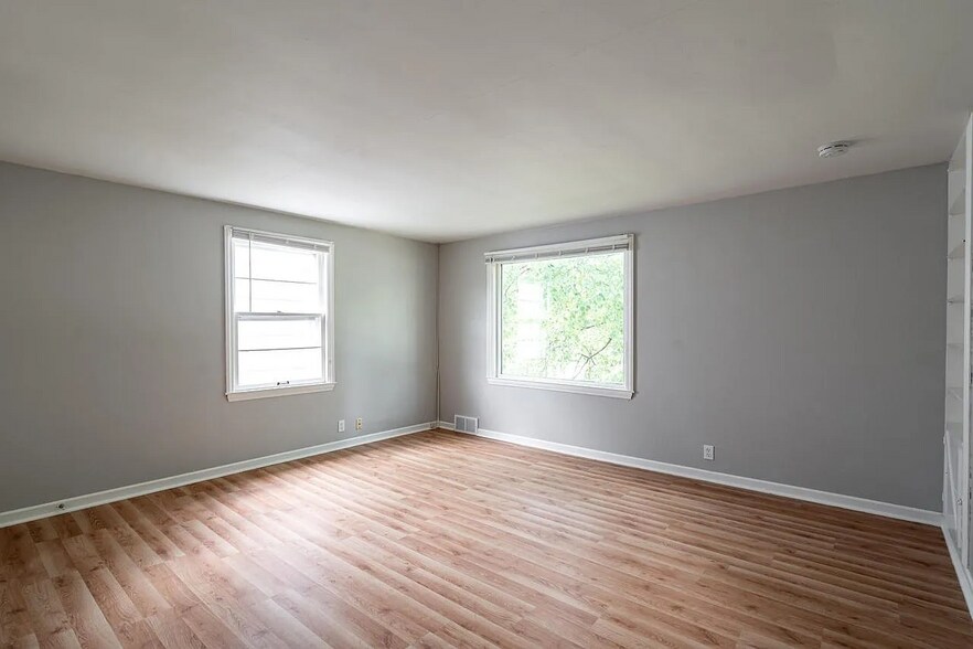 Building Photo - 3225 N 84th St