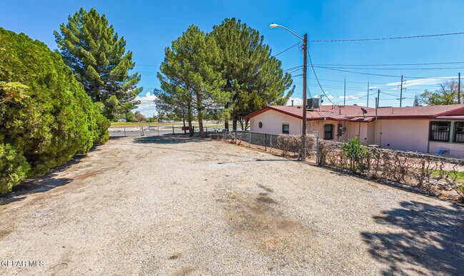 Building Photo - 10650 Socorro Rd