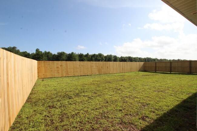 Building Photo - Coming March 16th — Upgraded 3-Bed, 2-Bath Pace Home in The Woodlands with Open Floor Plan, Bonus...