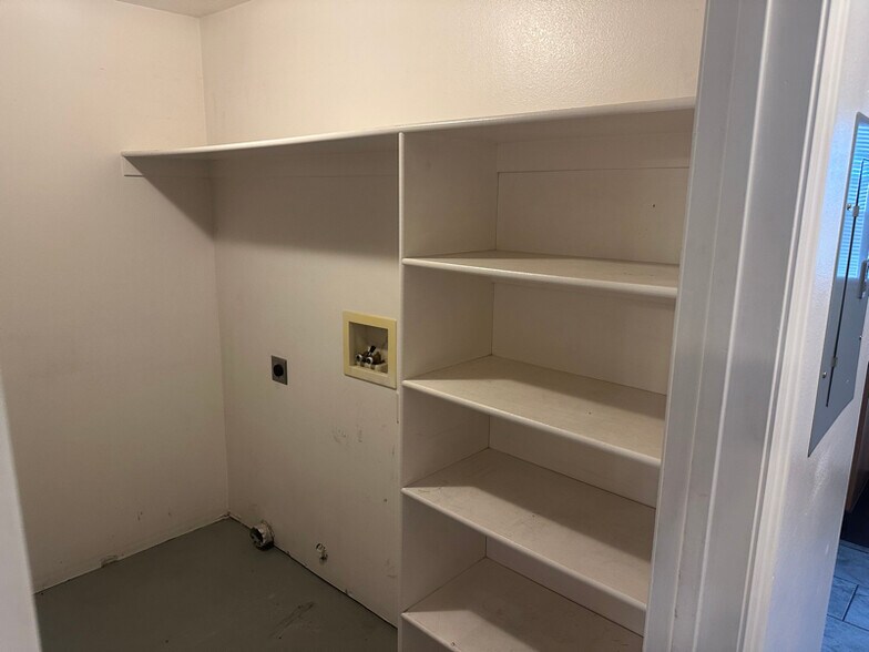 Building Photo - 988 E 900 S