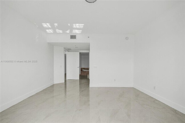 Building Photo - 14951 Royal Oaks Ln