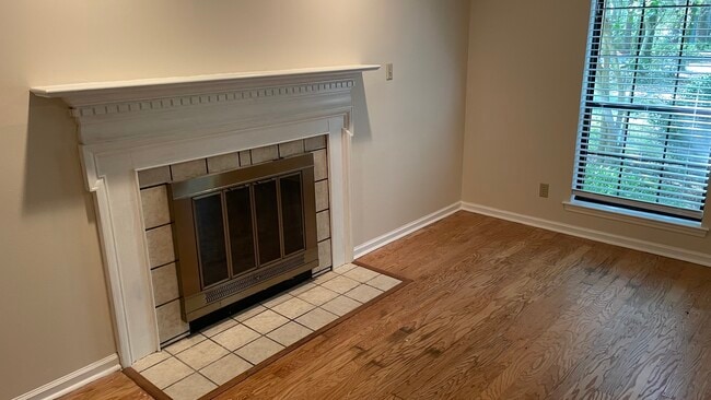 Building Photo - 130 Briarwood Ln