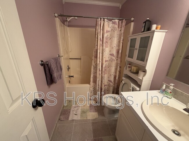 Building Photo - 6040 Capital Pl