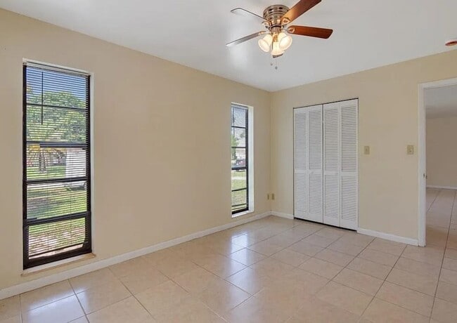 Building Photo - 2/2 w/ office & Flex Space Lakewood Park Home!