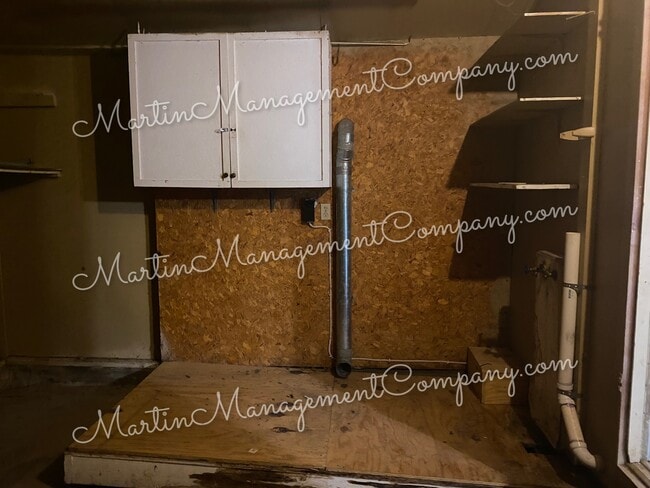 Building Photo - 233 Rainbow Dr