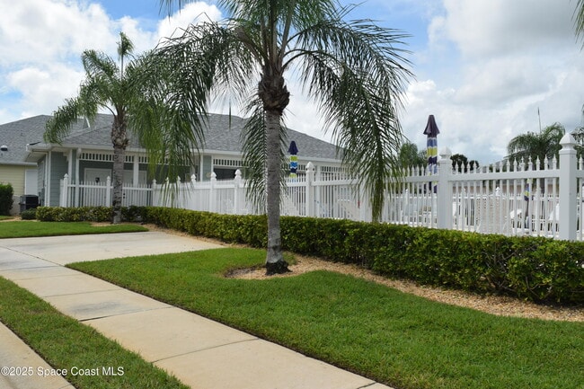 Building Photo - 1170 Eleuthera Dr NE