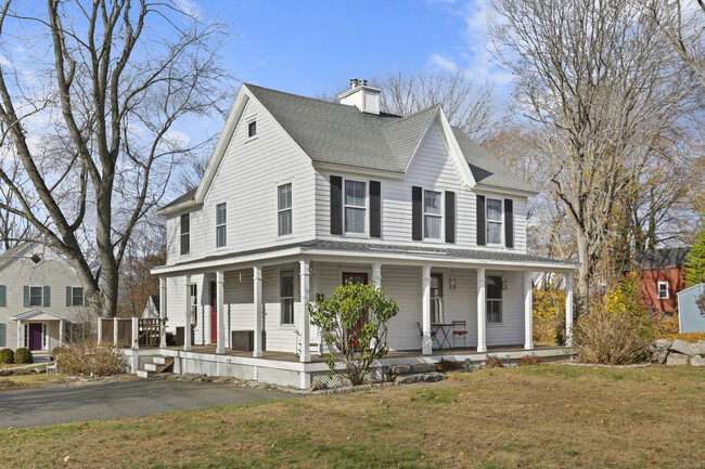 Building Photo - 119 Monument St