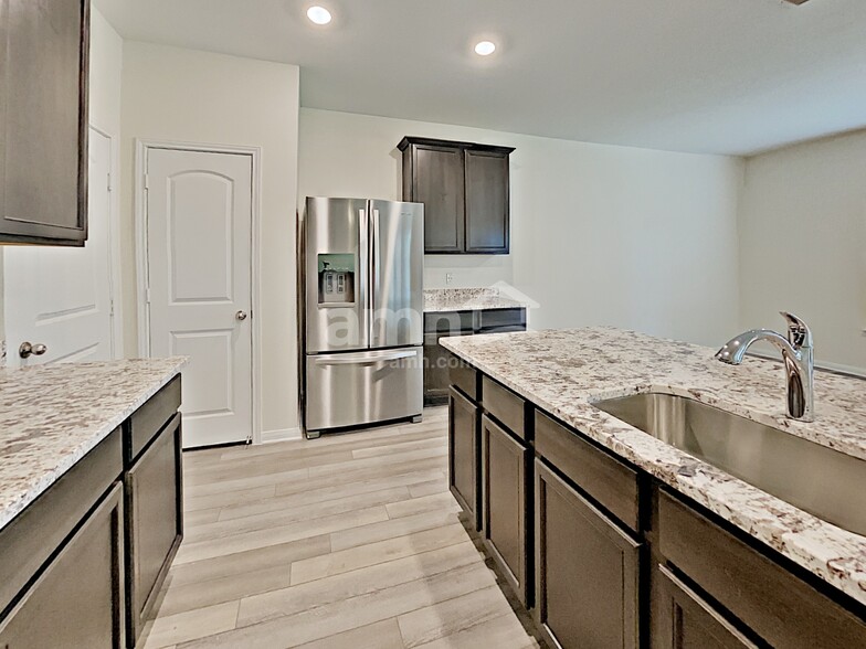 Building Photo - 7906 Cactus Plum Dr