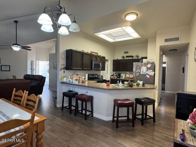 Building Photo - 541 Dorsey Dr