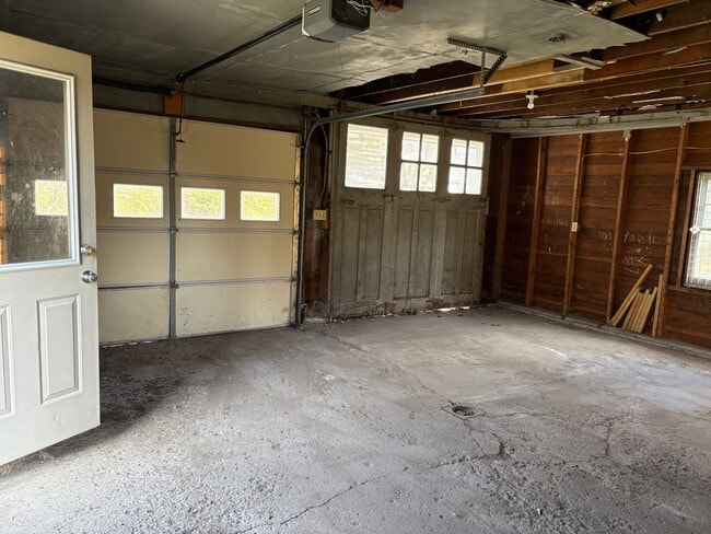 Building Photo - 3 Bedroom/1 Bath home for Rent