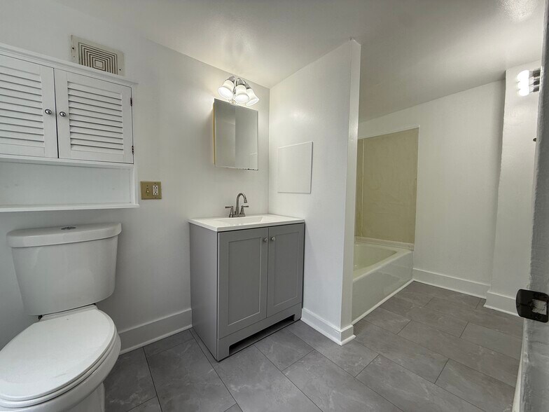 Building Photo - 84 Monadnock St