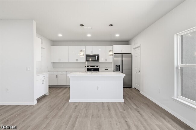 Building Photo - 1406 Ford Cir