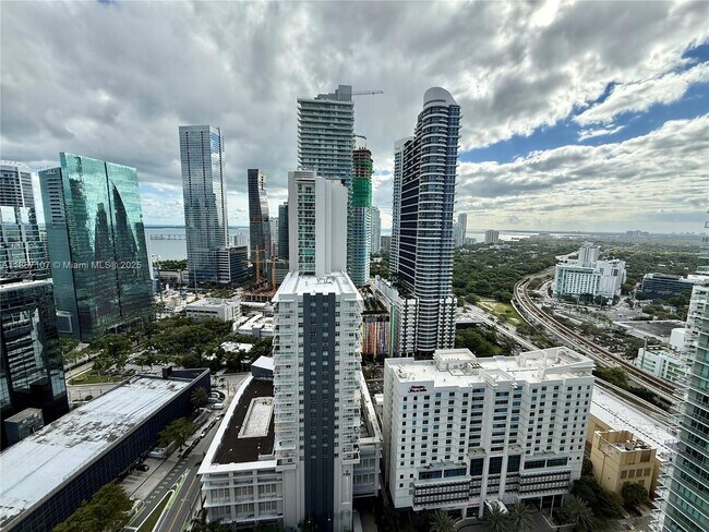 Building Photo - 1100S S Miami Ave