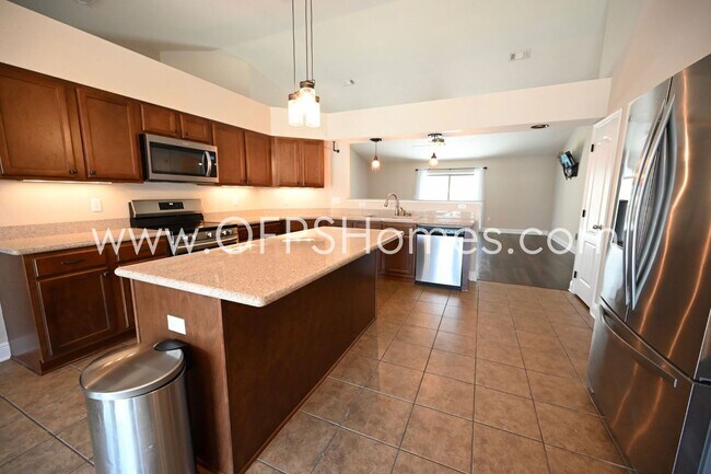 Building Photo - Home in South Crestview!