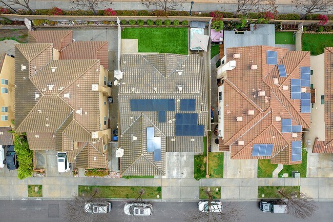 Building Photo - Beautiful executive home in the Eastlake-C...