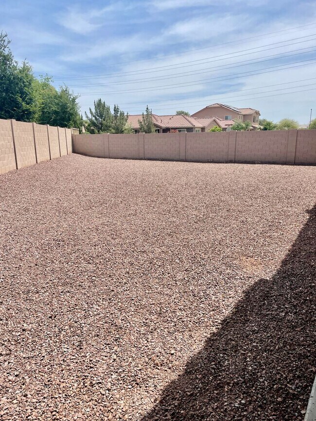 Building Photo - 5 Bedroom/3 Bath Home in Chandler!