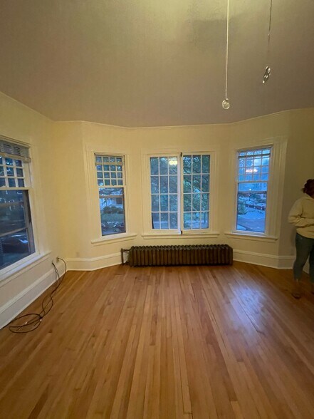 Building Photo - 2701 DuPont Ave S