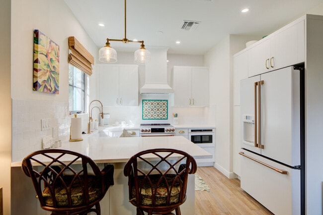 Building Photo - 110 Marine Way