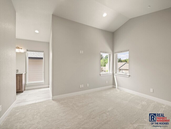 Building Photo - Spacious 3-Bedroom Townhome with Finished ...
