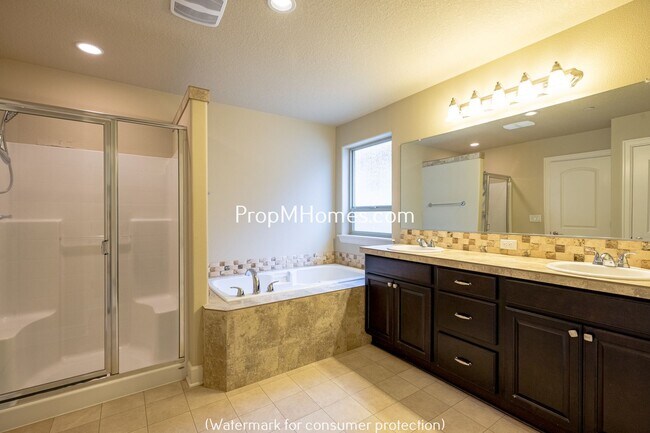 Building Photo - Beautiful Open Concept Four Bedroom Plus Office/Den in Villebois!