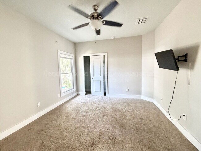 Building Photo - 2223 Amherst Ave