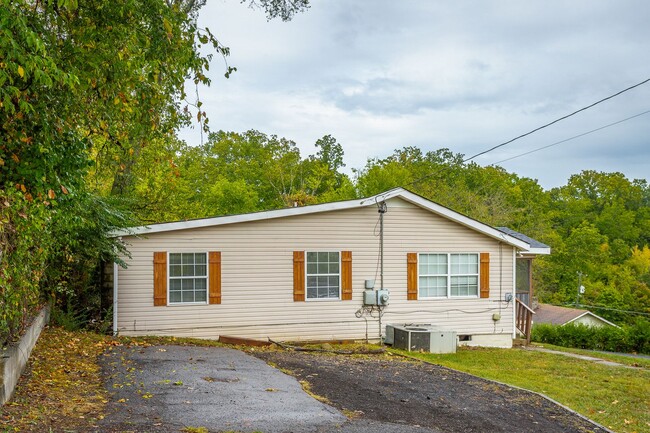 Building Photo - 3 Bedroom Home in Rossville