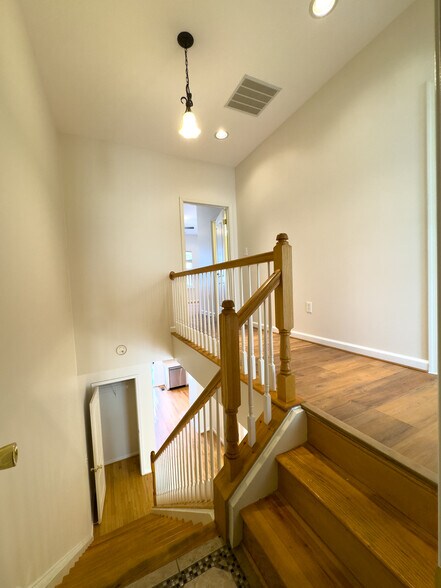 Building Photo - 8010 Pennington Dr