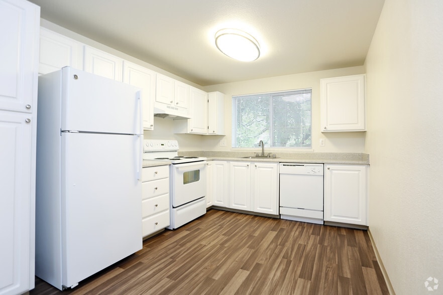 Interior Photo - Bay Club Apartments