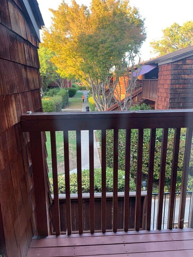 Building Photo - Fabulous 2-bedroom Concord Condominium With Community Pool!