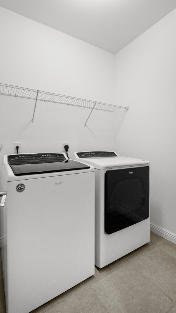 Building Photo - 6919 Pines Cir