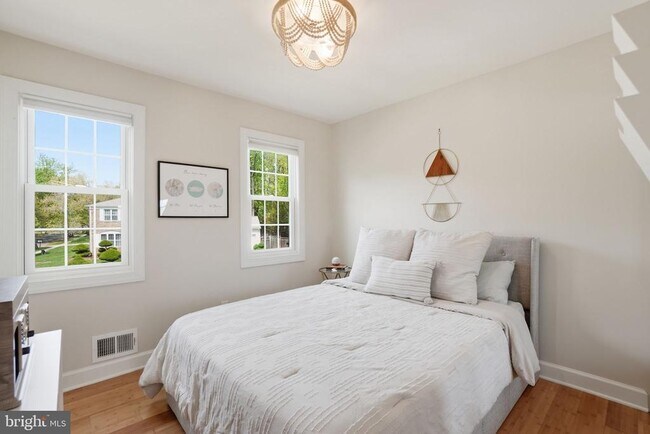 Building Photo - 510 Moat Way