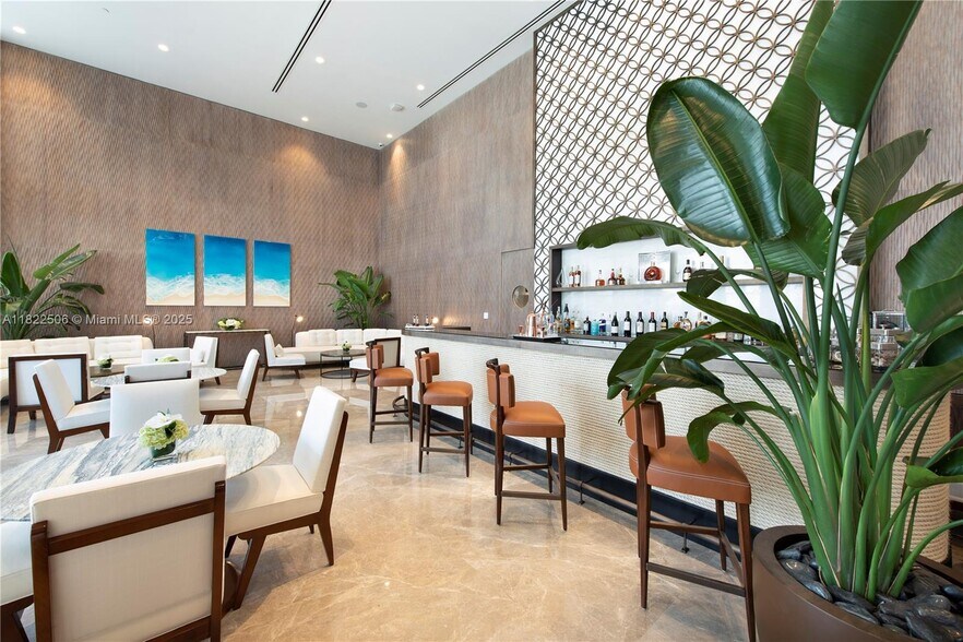Building Photo - 15701 Collins Ave