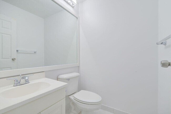 Building Photo - 287 Seville Terrace