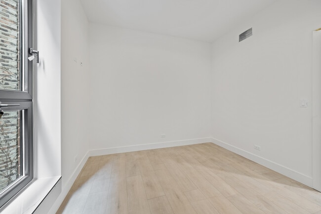 Building Photo - 1313 W Taylor St