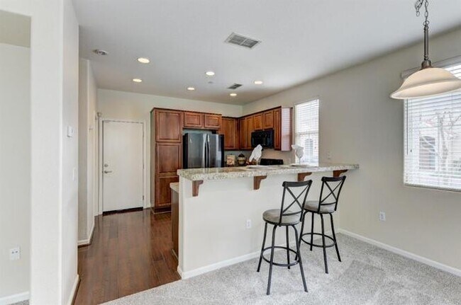 Building Photo - 1010 Dante Cir