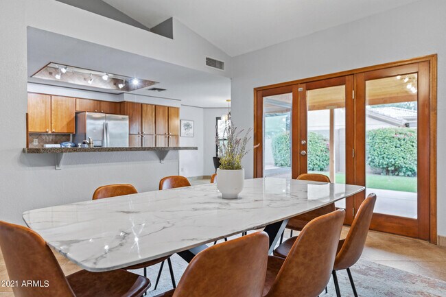 Building Photo - 5735 E Campo Bello Dr