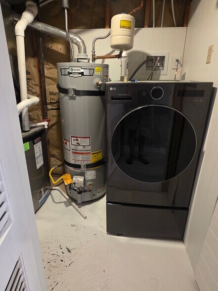 Washer Dryer all in 1 - 5057 Ridgedale Dr