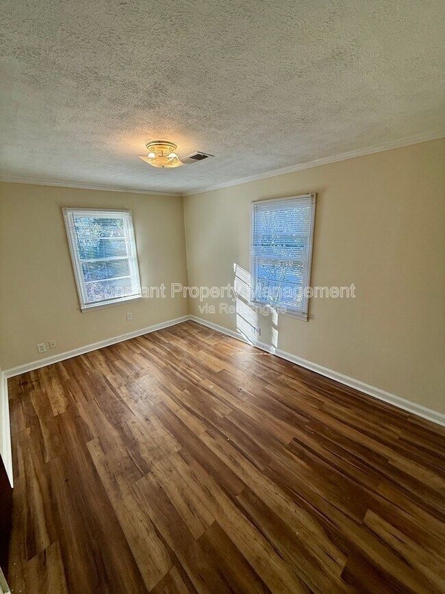 Building Photo - 202 Realty St