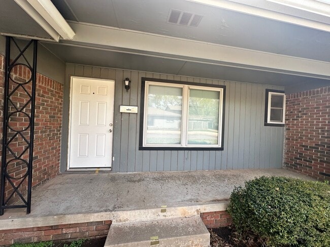 Building Photo - Versatile 3-bedroom, 1.5-bath Home Available in OKC!