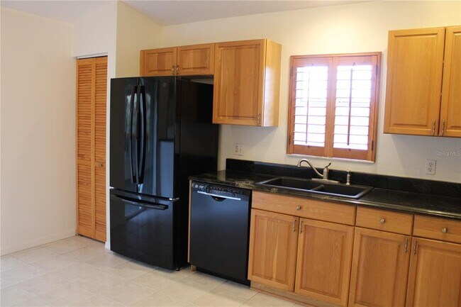 Building Photo - 1702 Fairway Trce