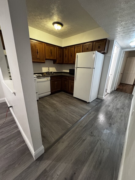 Eat it Kitchen - Batavia Condos