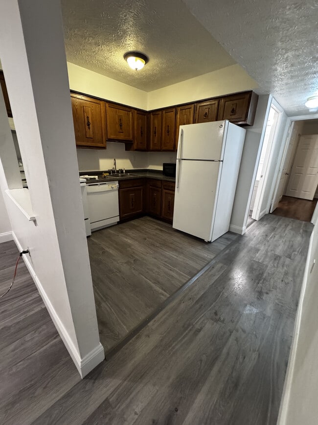 Eat it Kitchen - Batavia Condos