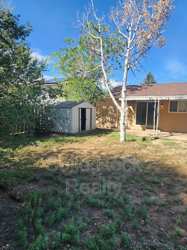 Building Photo - 2505 Gina Dr
