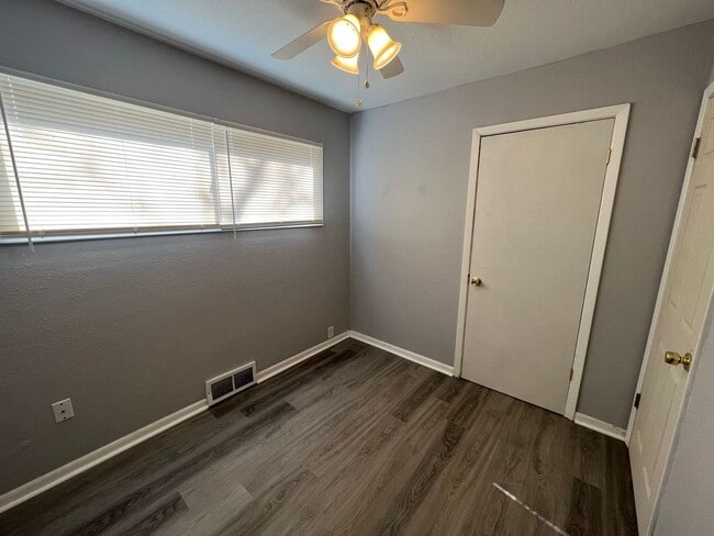 Building Photo - Cozy 3 Bedroom Home with Spacious Yard and...