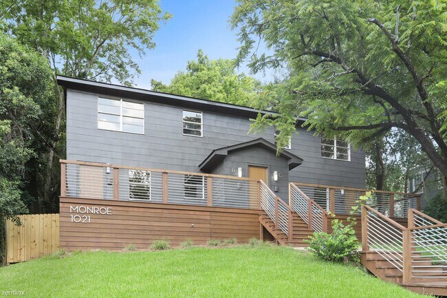 Primary Photo - 1 br, 1 bath 4plex - 1021 Monroe Street D