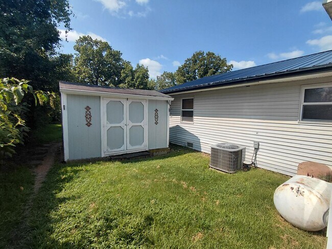 Building Photo - 14490 Hilltop Rd