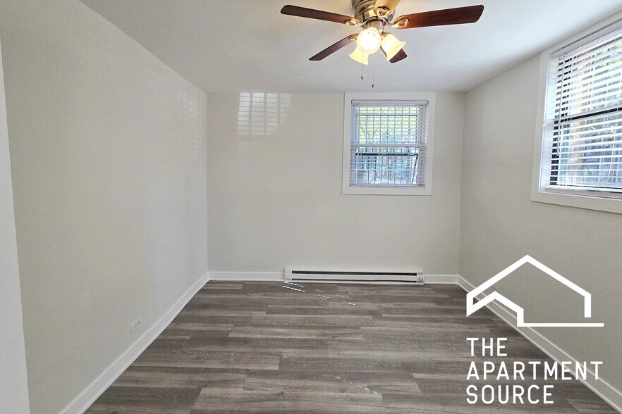 Building Photo - 732 W Roscoe St