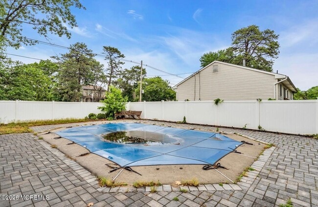 Building Photo - 1112 Larchmont St