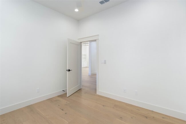 Building Photo - 3964 Hogan Dr